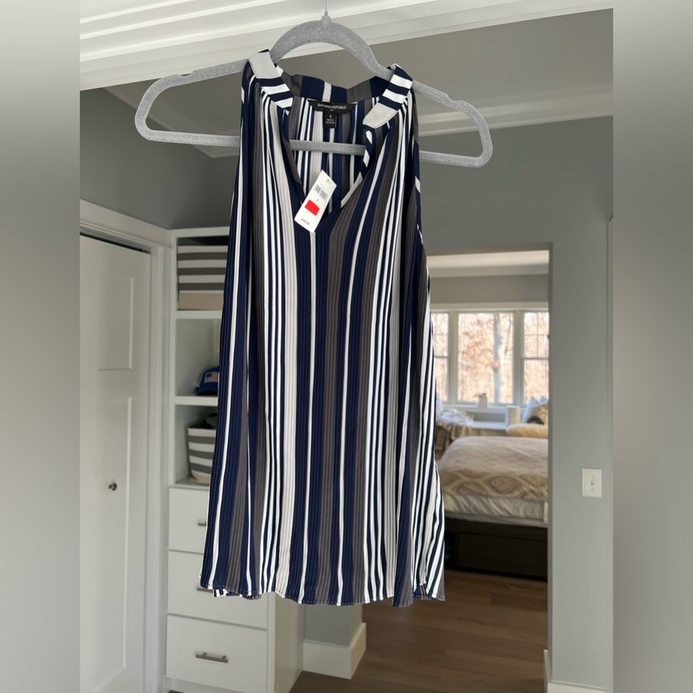 Banana Republic top size small